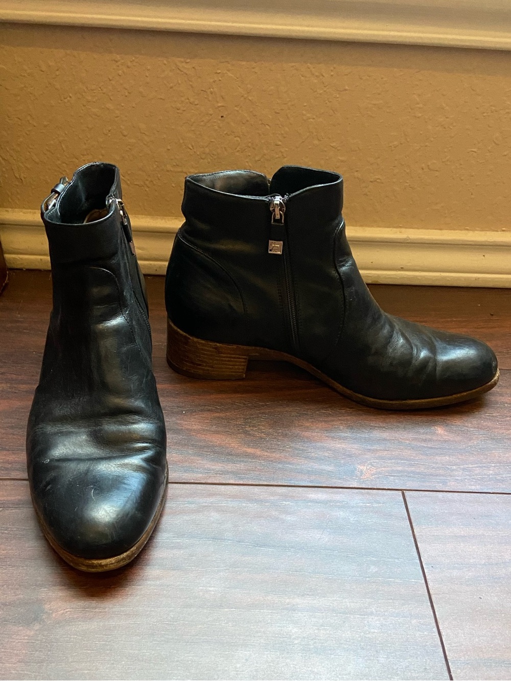 LEATHER ANKLE BOOTIES by ALBERTO FERMANI